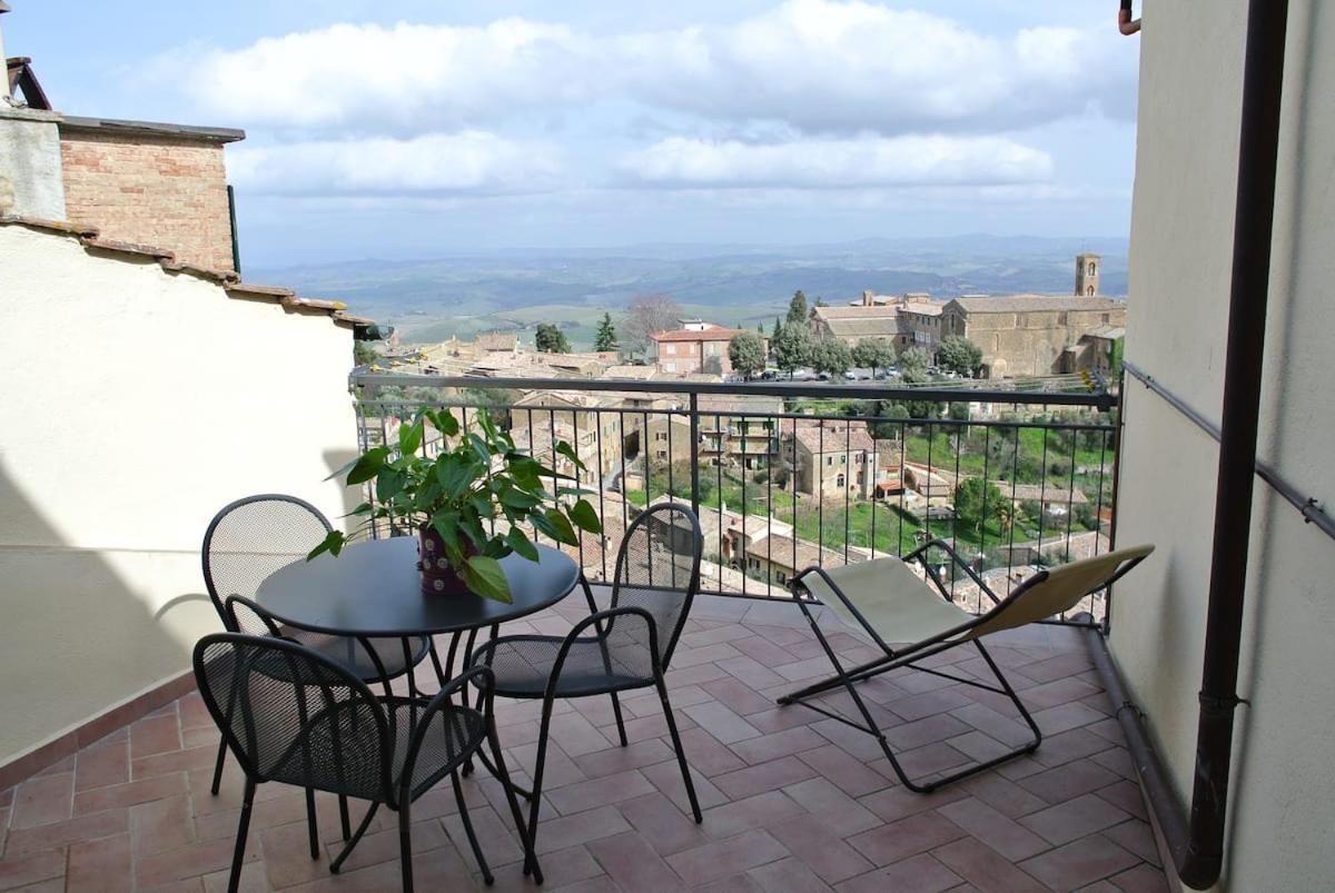 Historic Center Apartment With Private Garage Μονταλτσίνο Εξωτερικό φωτογραφία